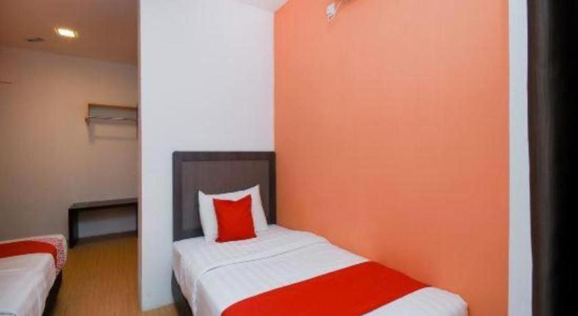 Oyo 1111 Harmony Stay Miri Exterior photo